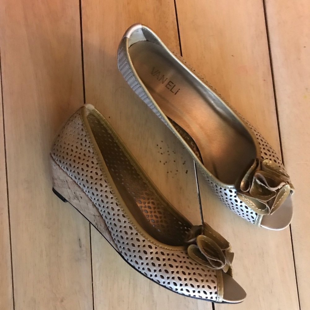 Vaneli peep toe Cork Flower 🌸 Wedges
